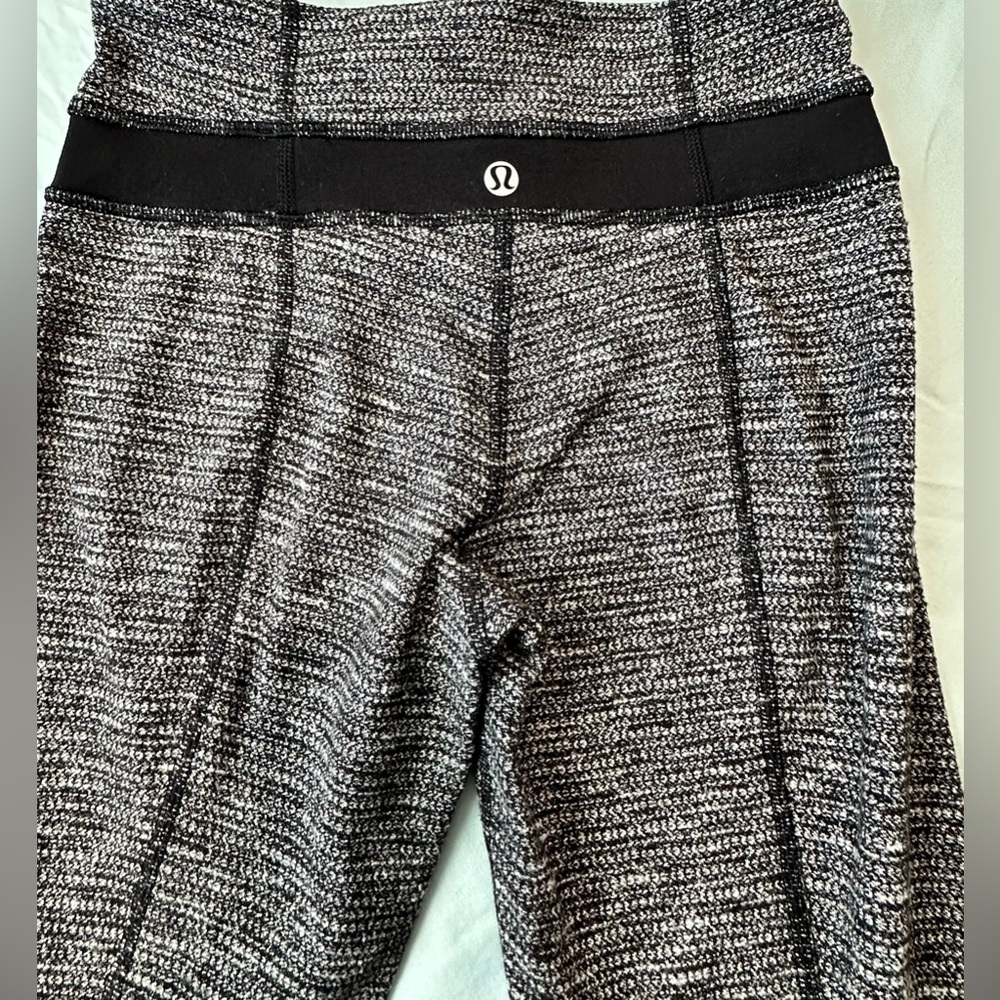 Lululemon Black & White Heathered Leggings 31" length size 4 - Picture 1 of 5